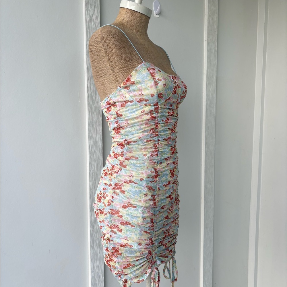 Almost Famous Bodycon Ruched Floral Dress MEDIUM NWT - Picture 5 of 7
